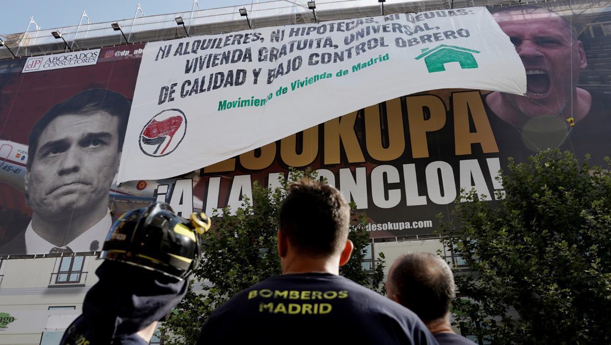 Boicotean La Lona De Desokupa A La Moncloa En Madrid Para Reivindicar