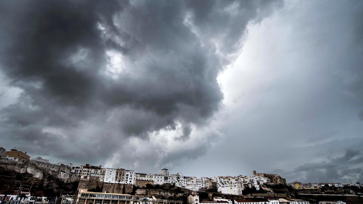 El tiempo España Comienza el fin de semana con cielos nublados y