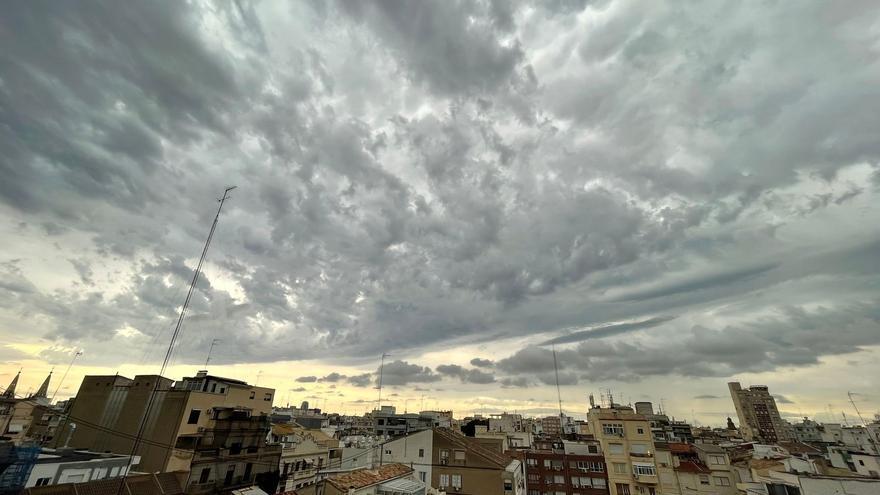 EL TIEMPO Amenaza de tormentas y caída drástica de las temperaturas