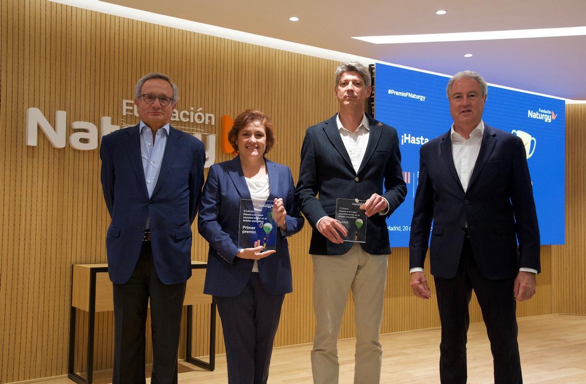 De izq. a dcha.: Rafael Villaseca, presidente de Fundación Naturgy; Pilar Sevilla, presidenta de Energía sin Fronteras; Jordi Purrà, director de Fundació Roure; y Jordi Garcia Tabernero, vicepresidente de la Fundación Naturgy. De izq. a dcha.: Rafael Villaseca, presidente de Fundación Naturgy; Pilar Sevilla, presidenta de Energía sin Fronteras; Jordi Purrà, director de Fundació Roure; y Jordi Garcia Tabernero, vicepresidente de la Fundación Naturgy.