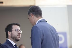 Animada charla entre Sánchez y Aragonés en su primer encuentro tras el escándalo de las escuchas