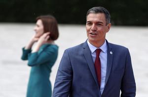 Bulboaca (Moldavia), 01/06/2023.- El presidente español Pedro Sanchez llega a la ceremonia de apertura de la Cumbre Política Europea en el castillo de Mimi