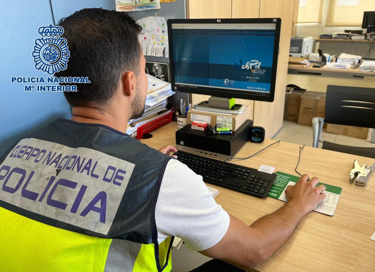 Agente de la Policía Nacional. Agente de la Policía Nacional.