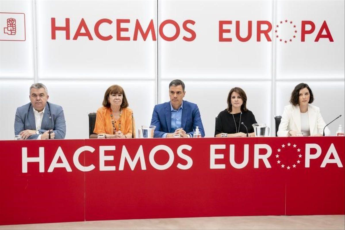 El PSOE abre una "reflexión" sin autocrítica y desvincula a Sánchez del batacazo andaluz
