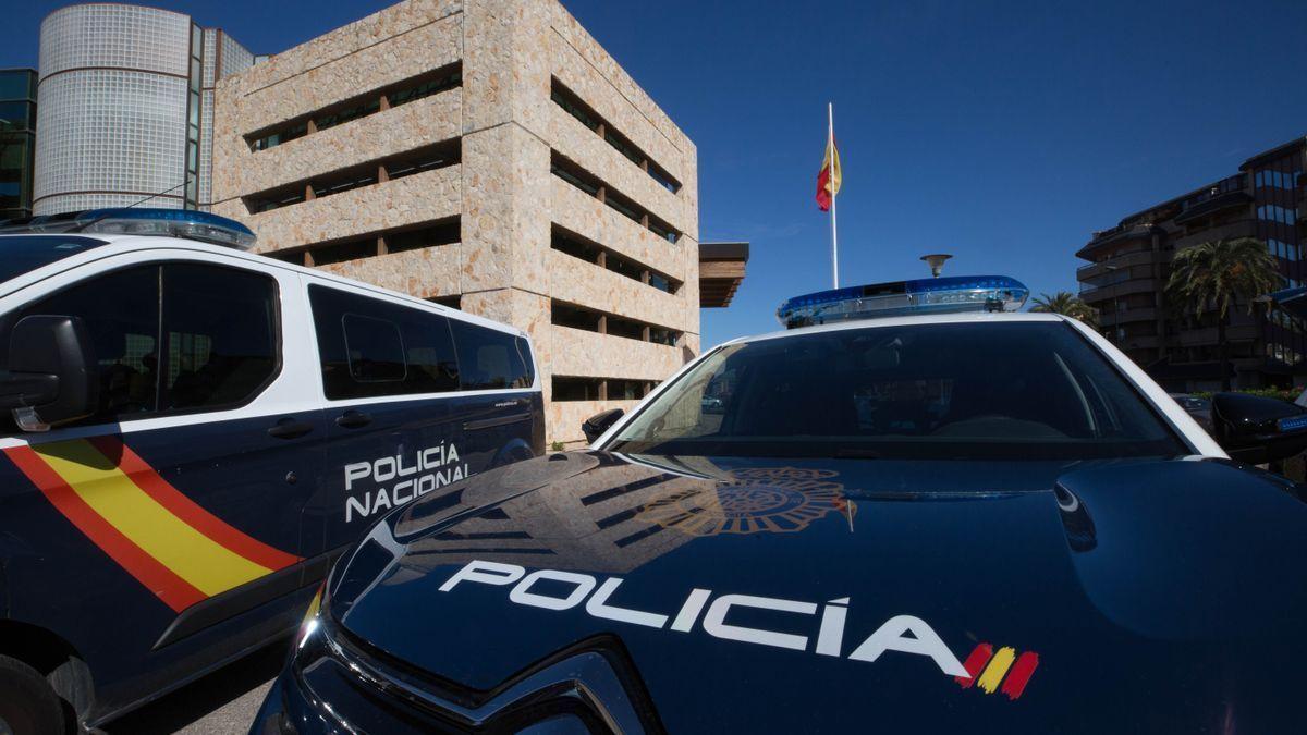 Rescatan a una niña de dos años encerrada sola en un coche en Ibiza