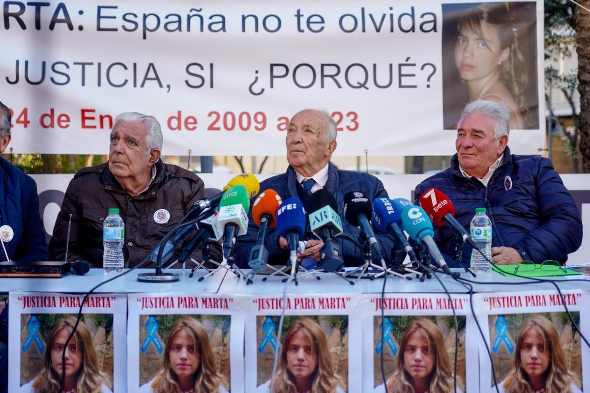 El abuelo de Marta del Castillo sospecha de "una mano negra" y avisa de que "los jueces están matando en vida" a la familia