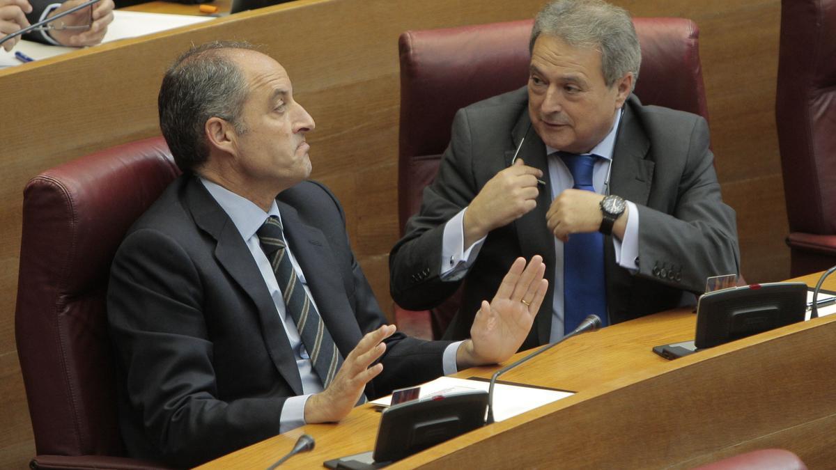 El expresidente de la Generalitat Valenciana, Francisco Camps, junto al expresidente de la Diputación de Valencia, Alfonso Rus, en 2012.