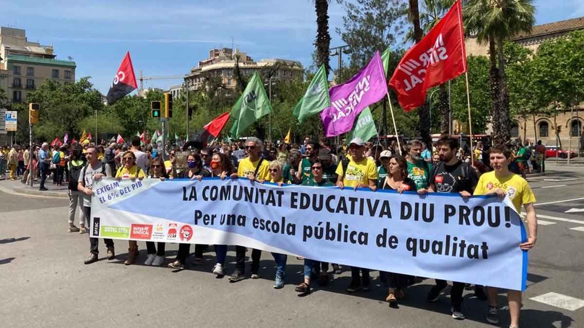 Manifestación en Barcelona en defensa de la escuela pública en catalán.