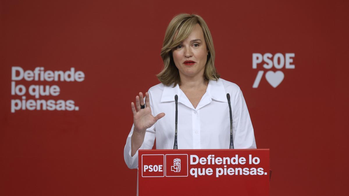 Pilar Alegría, en una rueda de prensa en Ferraz.