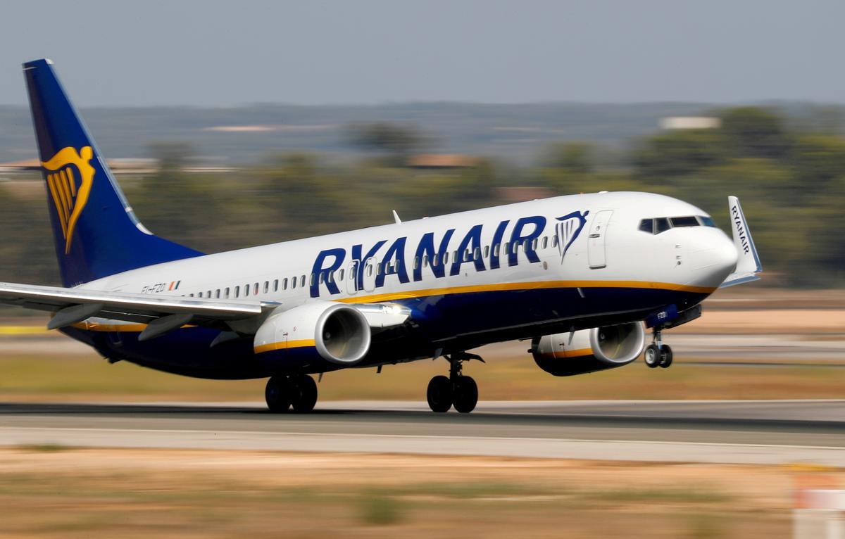 Un avión de Ryanair a punto de despegar