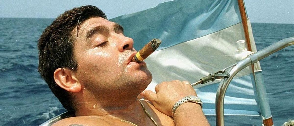 Un año de la muerte de Maradona: emerge el lado diabólico de un Dios Un año de la muerte de Maradona: emerge el lado diabólico de un Dios