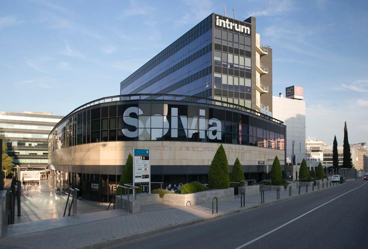 La sueca Intrum cierra la compra de la histórica inmobiliaria de Sabadell