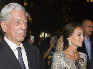 El premio Nobel Mario Margas Llosa, junto con su expareja Isabel Preysler