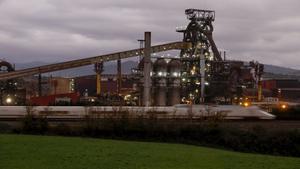 Actuales hornos altos de Arcelor en Veriña.