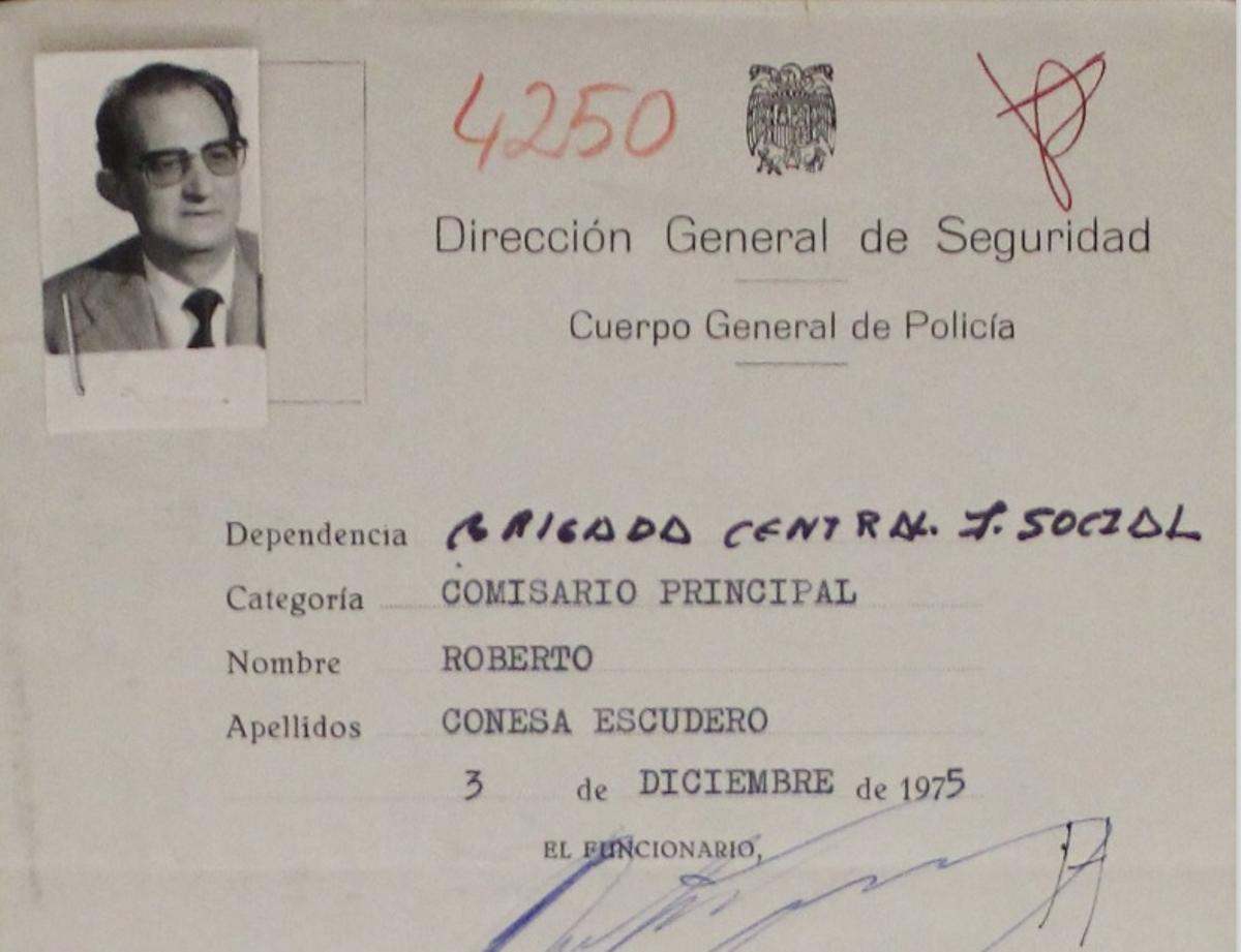 Expediente del comisario Roberto Conesa, una de las principales figuras de la Brigada Político Social y conocido torturador de opositores al régimen.  
