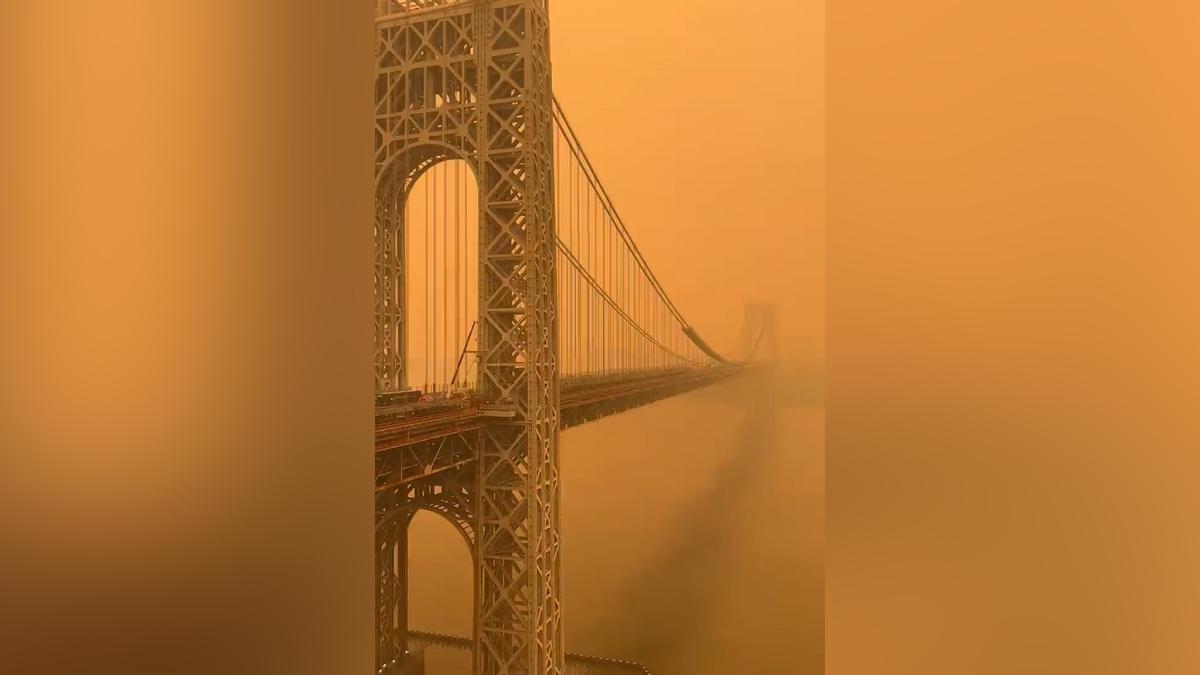 Una nube de humo tóxico asfixia Nueva York