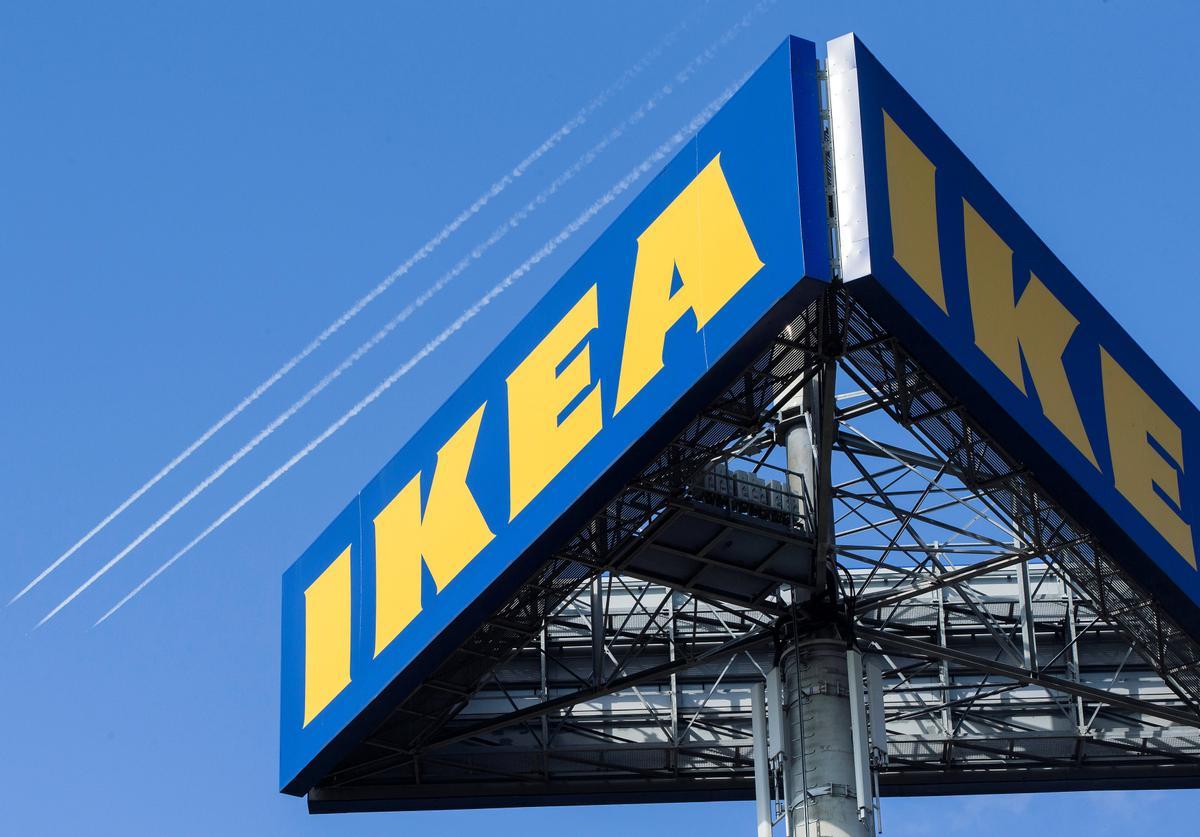 Imagen del logo de Ikea en una de sus tiendas.
