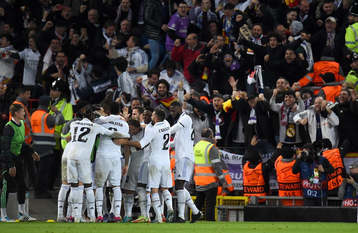 Liverpool (United Kingdom), 21/02/2023.- Players of Real Madrid celebrate after scoring their 5th goal during the UEFA Champions League, Round of 16, 1st leg match between Liverpool FC and Real Madrid in Liverpool, Britain, 21 February 2023. (Liga de Campeones, Reino Unido) EFE/EPA/Peter Powell
