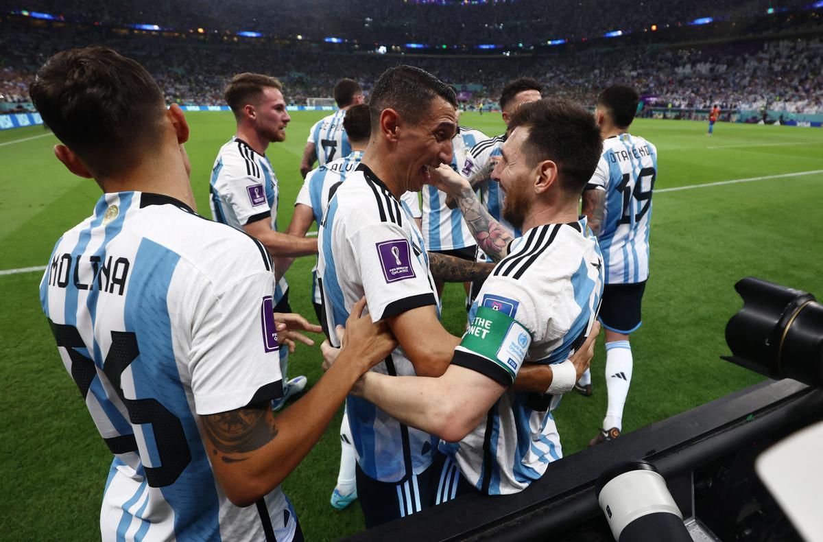 Argentina-México: Messi salva otra vez la vida a su país
