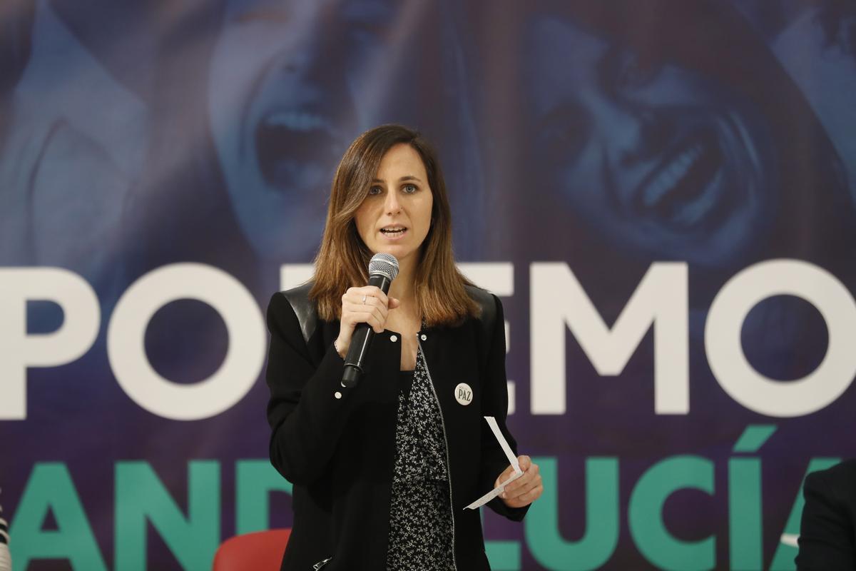 La líder de Podemos y ministra de Derechos Sociales y Agenda 2030, Ione Belarra, durante una visita a Sevilla este lunes para un acto de su partido.
