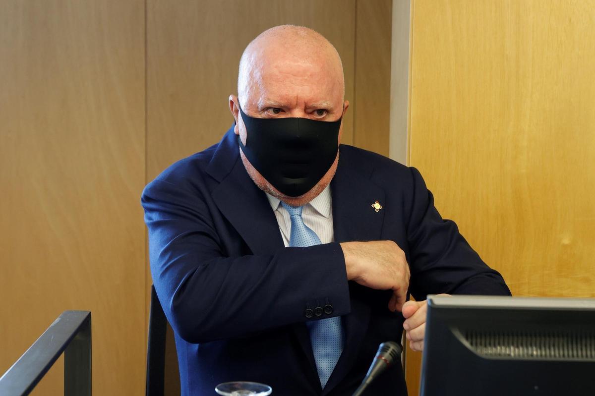 El juicio al excomisario José Villarejo por tres encargos de espionaje del caso Tándem que está celebrando la Audiencia Nacional vuelve este viernes con la continuación de la exposición de sus alegaciones en la fase de cuestiones previas, que se espera quede ya concluida en esta cuarta jornada de vista oral. EFE/J.J. Guillén El juicio al excomisario José Villarejo por tres encargos de espionaje del caso Tándem que está celebrando la Audiencia Nacional vuelve este viernes con la continuación de la exposición de sus alegaciones en la fase de cuestiones previas, que se espera quede ya concluida en esta cuarta jornada de vista oral. EFE/J.J. Guillén