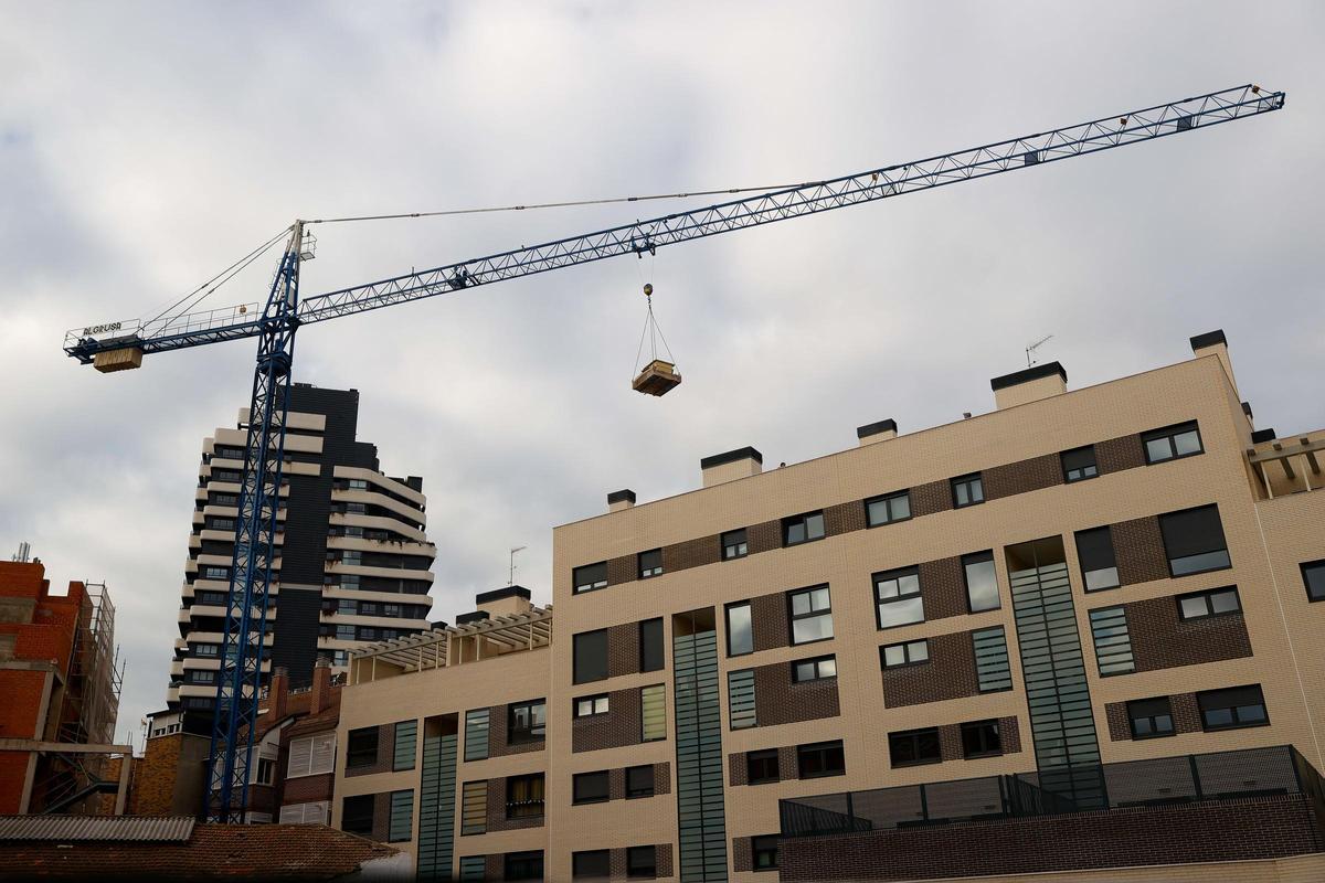El precio de la vivienda nueva subió de media un 7,9 % en 2022, y no aumentaba tanto desde 2007. EFE/Mariscal El precio de la vivienda nueva subió de media un 7,9 % en 2022, y no aumentaba tanto desde 2007. EFE/Mariscal