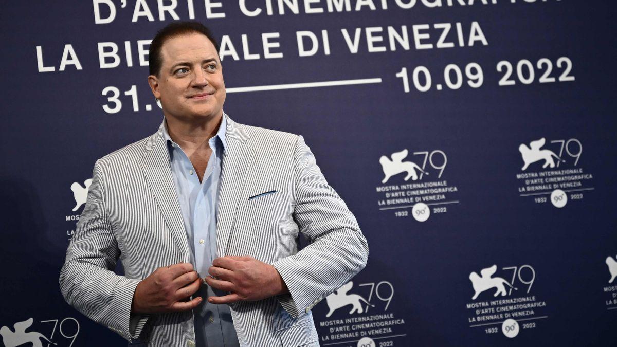 Brendan Fraser posa en la presentación de la película La ballena en el 79º Festival Internacional de Cine de Venecia.