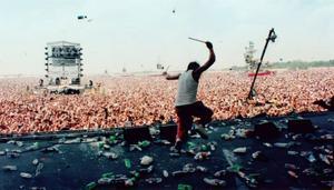 Un fotograma de la docuserie ’Fiasco total: Woodstock 99’, sobre el festival que acabo sumido en el caos más absoluto.