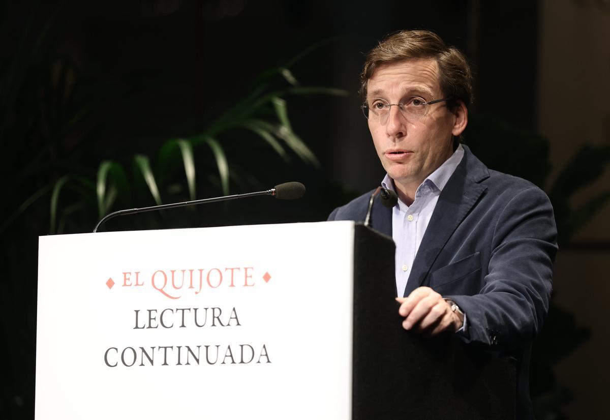 El alcalde de Madrid, José Luis Martínez-Almeida, participa en la XXVI lectura continuada de El Quijote, en el Círculo de Bellas Artes.