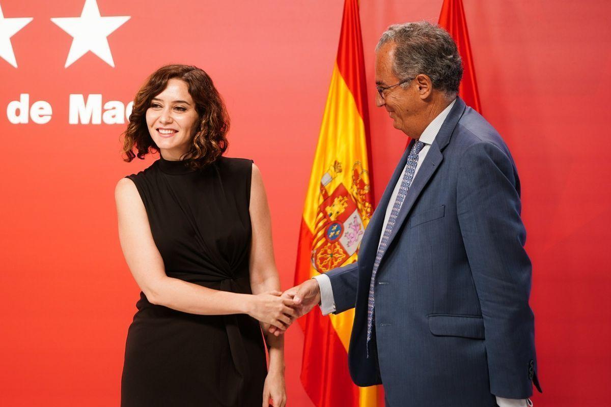Isabel Díaz Ayuso y Enrique Ossorio, en junio.