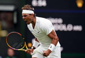 El tenista mallorquín Rafa Nadal celebra un punto en su partido contra el argentino Francisco Cerúndolo en primera ronda de Wimbledon.