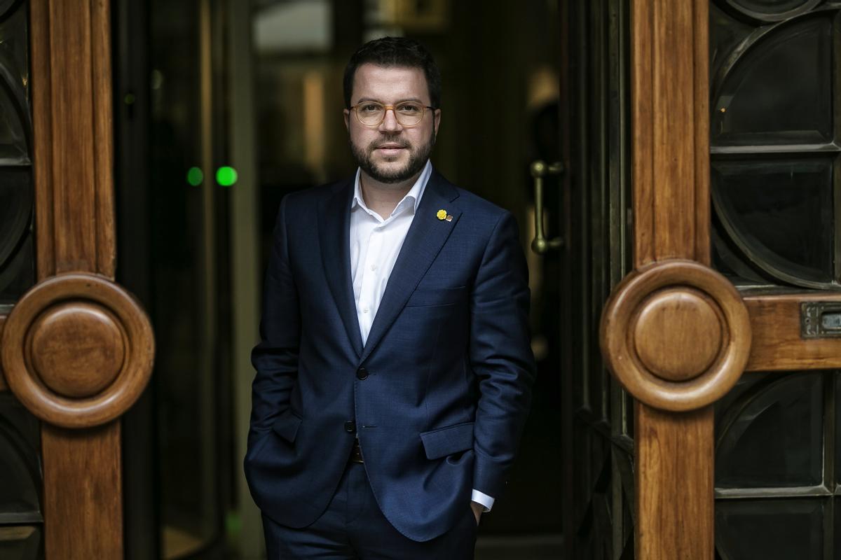 Pere Aragonès en la puerta de la conselleria d’Economia, en mayo de 2019.