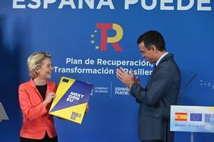 El presidente del Gobierno, Pedro Sánchez, y la presidenta de la Comisión Europea, Ursula von der Leyen, en presentación de los fondos europeos.