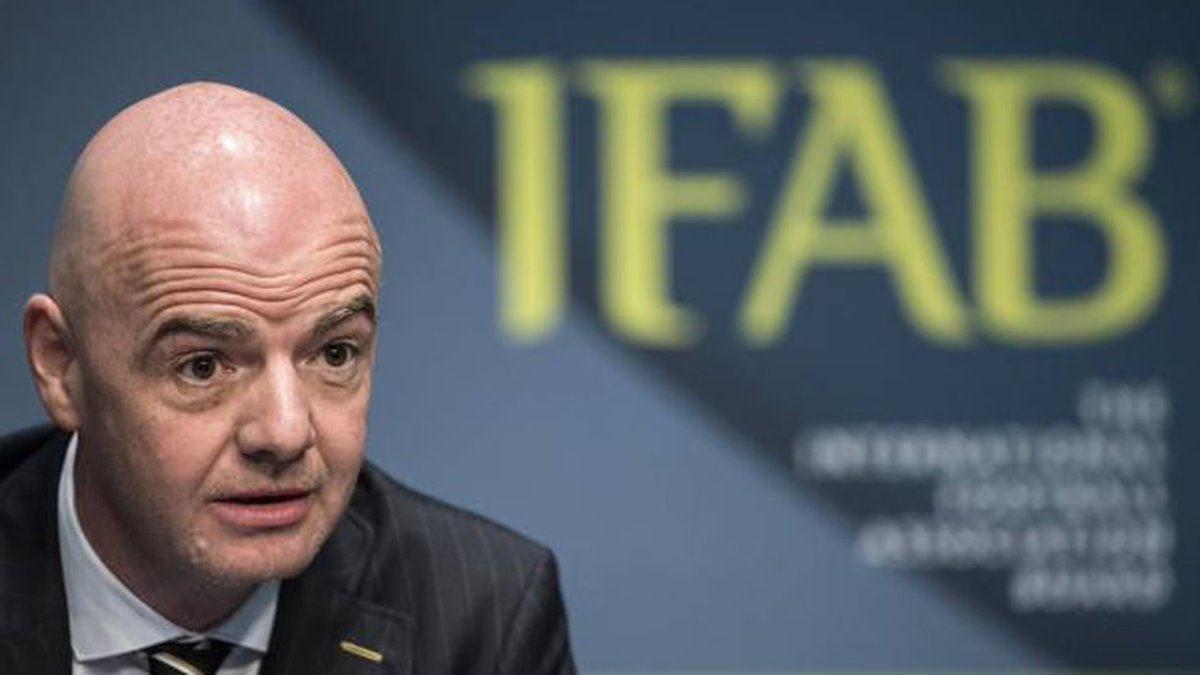 Gianni Infantino, presidente de la FIFA, durante la asamblea general de la IFAB. Gianni Infantino, presidente de la FIFA, durante la asamblea general de la IFAB.