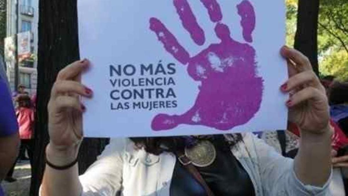 Un cartel en una concentración contra la violencia de género.