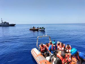 ROMA, 06/06/2022.- Llegan a Lampedusa 281 migrantes y 336 esperan un puerto en barcos de ONG
