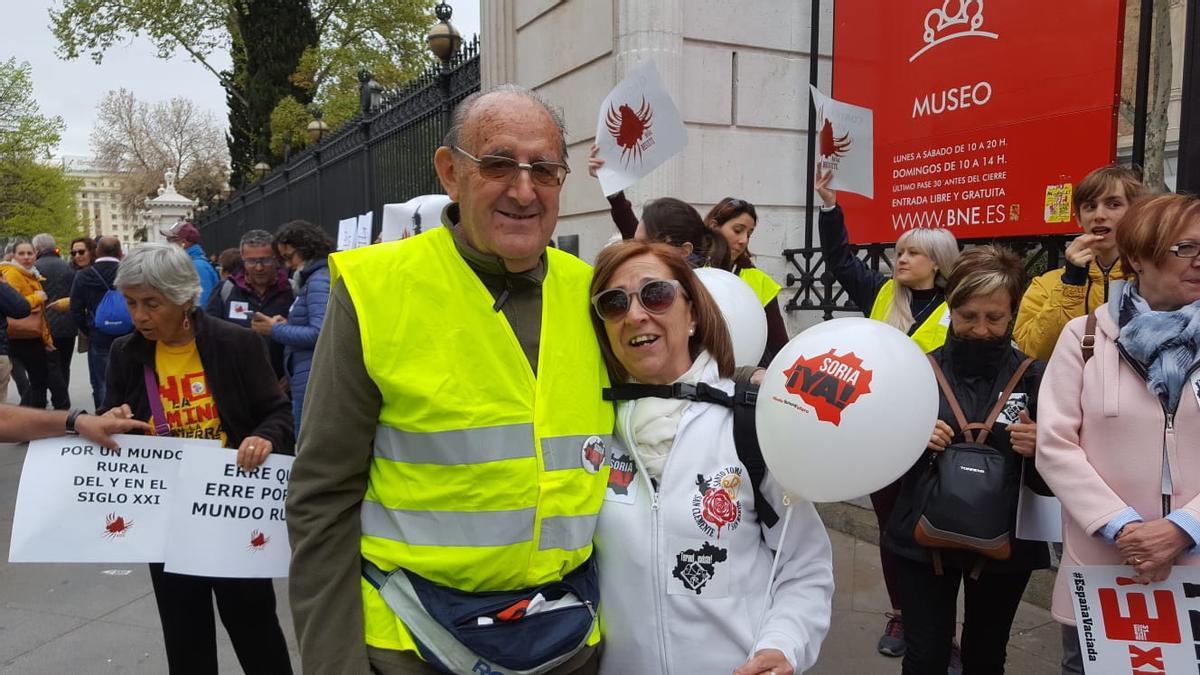 Goyo Sanz y una compañera de Soria ¡Ya! en una manifestación en Madrid