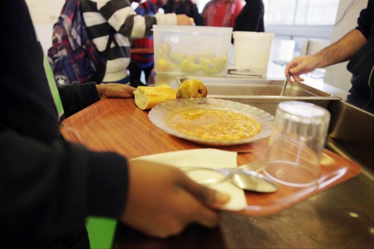 Beneficiarios de becas comedor en un instituto de Girona