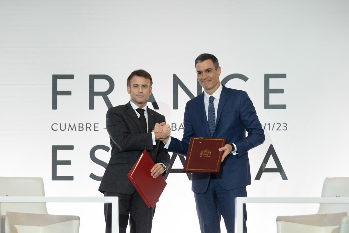 El presidente de Francia, Emmanuel Macron, y el presidente español, Pedro Sánchez.