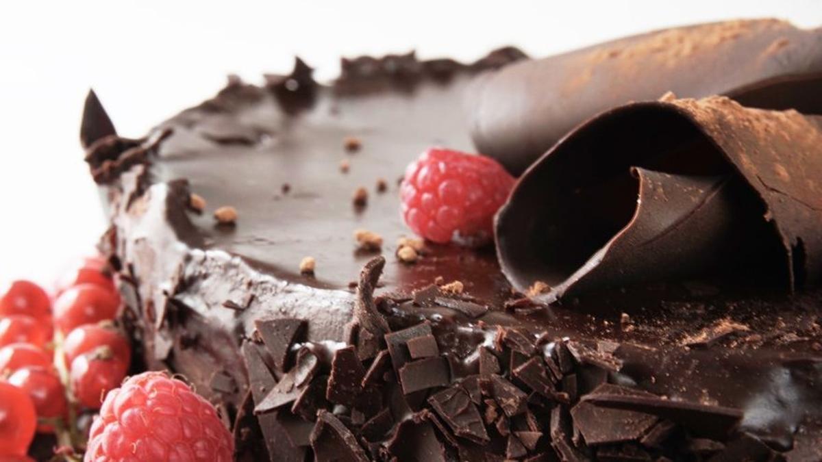 La receta más sencilla para preparar, en solo 3 minutos, la tarta de chocolate que no engorda