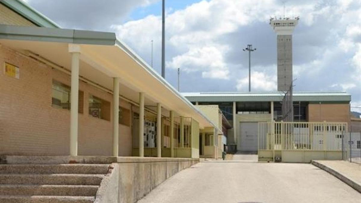 Un perro policía 'caza' a una octogenaria pasando drogas a su hijo en Soto del Real Un perro policía 'caza' a una octogenaria pasando drogas a su hijo en Soto del Real