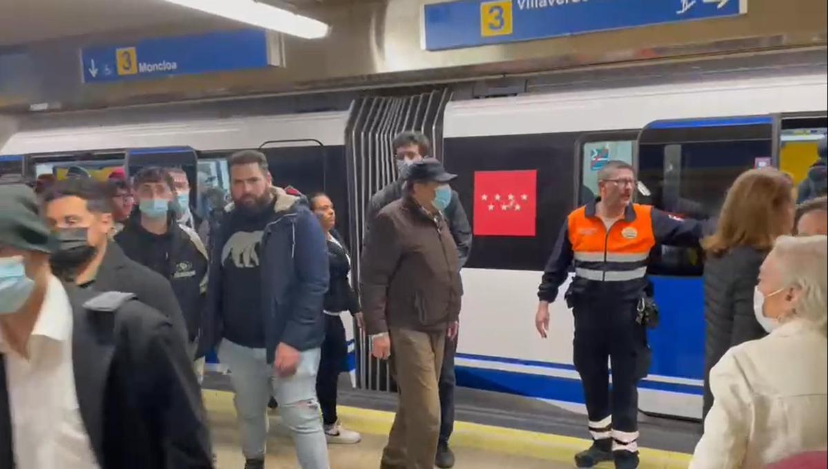Ajetreo en la estación de Callao del Metro de Madrid en la tarde del Black Friday