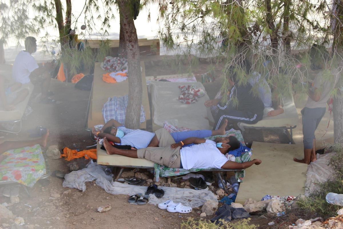 Italia desaloja el campo de refugiados de Lampedusa por sus condiciones de insalubridad