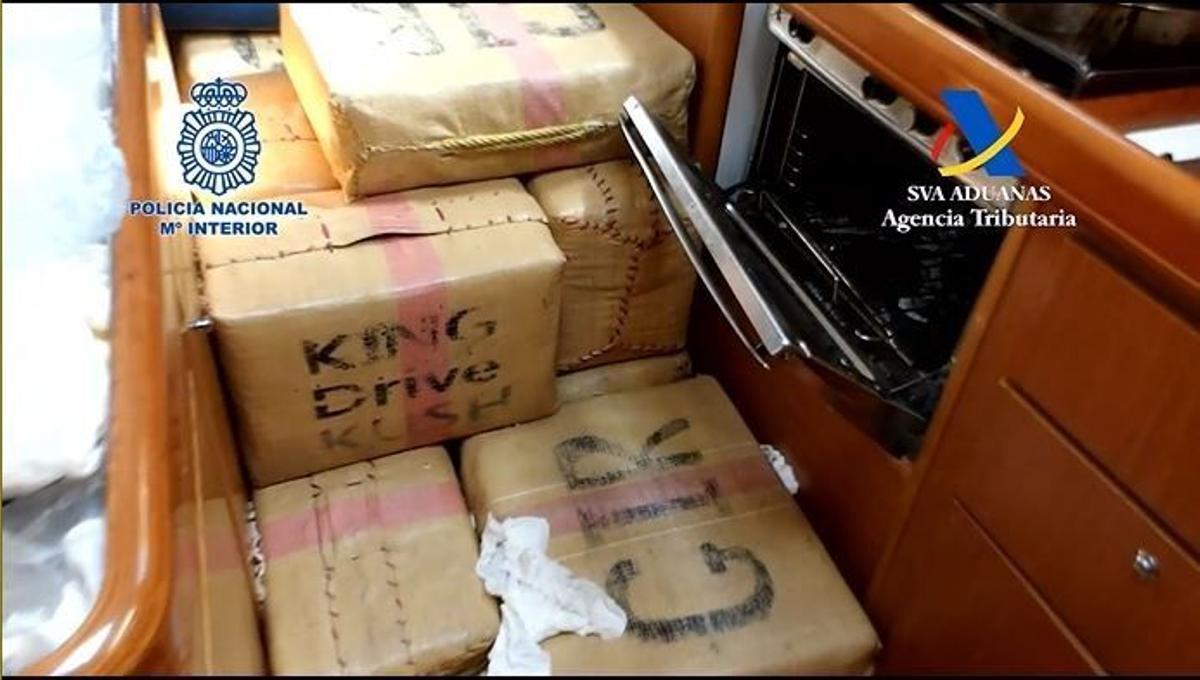Interceptan un narcovelero que se dirigía a España con 6 toneladas de hachís