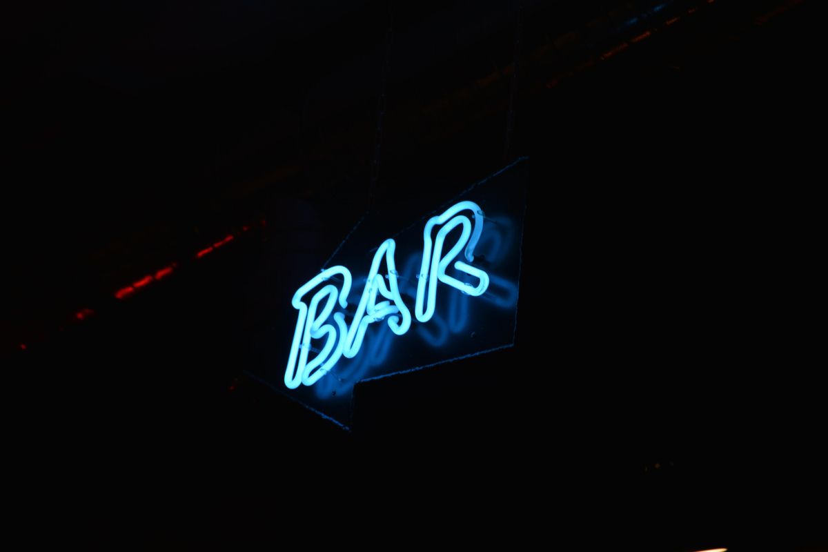 Un cartel de bar Un cartel de bar