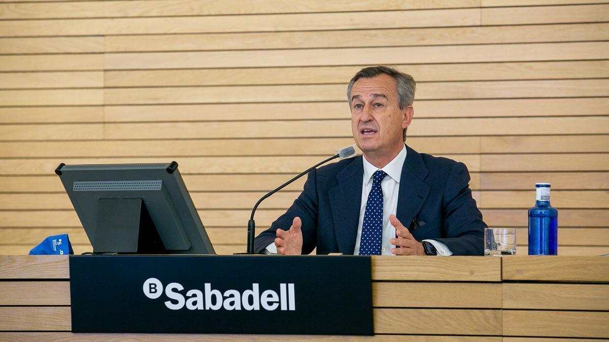 El Sabadell descarta una recesión y minimiza el impacto de la subida de tipos en sus hipotecas