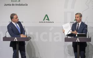El consejero de Presidencia, Administración Pública e Interior, y portavoz del Gobierno andaluz, Elías Bendodo, y el consejero de Hacienda, Juan Bravo.