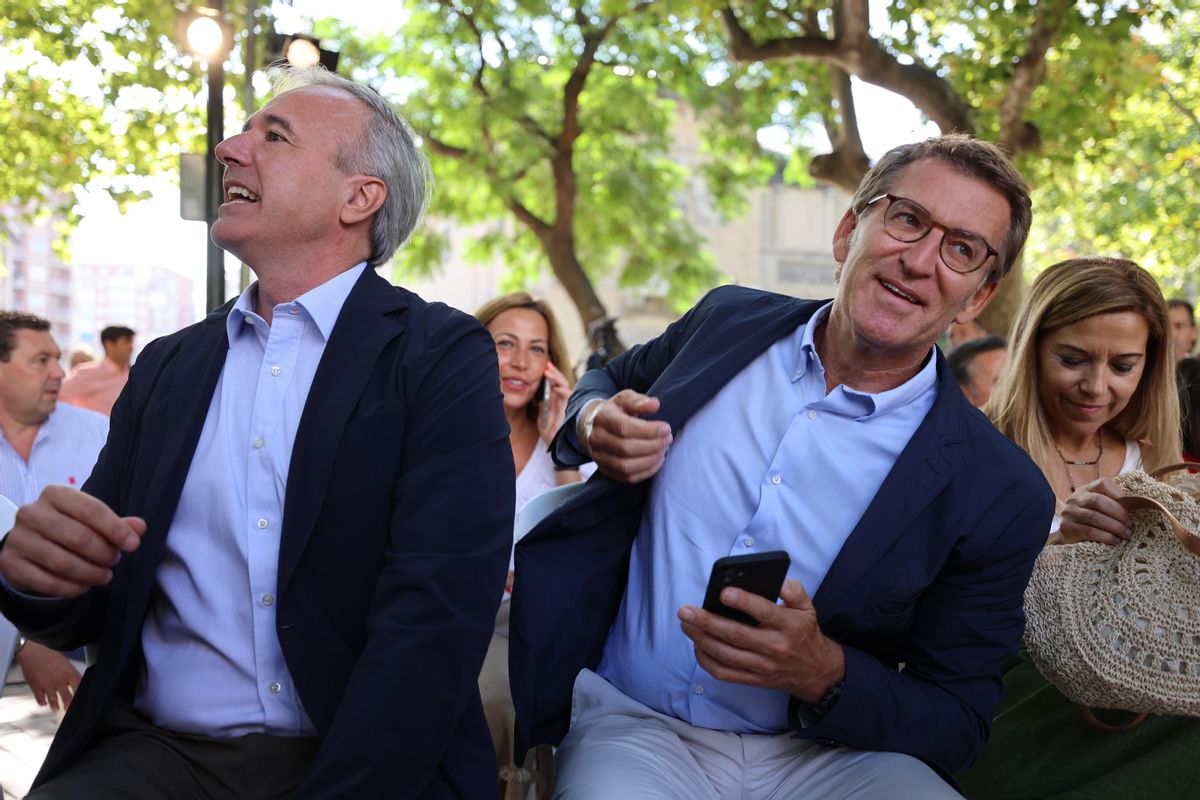 Feijóo junto a Jorge Azcón en un acto sobre Educación en Zaragoza. Feijóo junto a Jorge Azcón en un acto sobre Educación en Zaragoza.