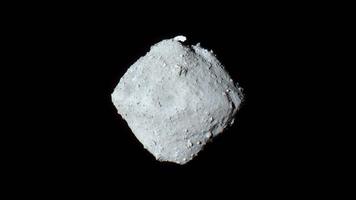 Halladas trazas de uracilo en el asteroide Ryugu: ¿estamos ante un precursor de la vida en el espacio?