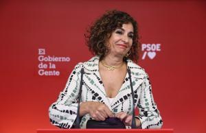La vicesecretaria general del PSOE y ministra de Hacienda, María Jesús Montero, durante una rueda de prensa, en la sede del PSOE.